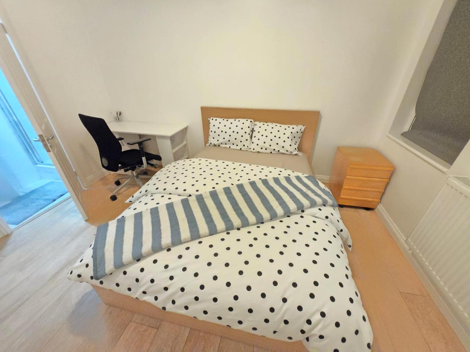 Chariss Room 5 Norwood ภายนอก รูปภาพ